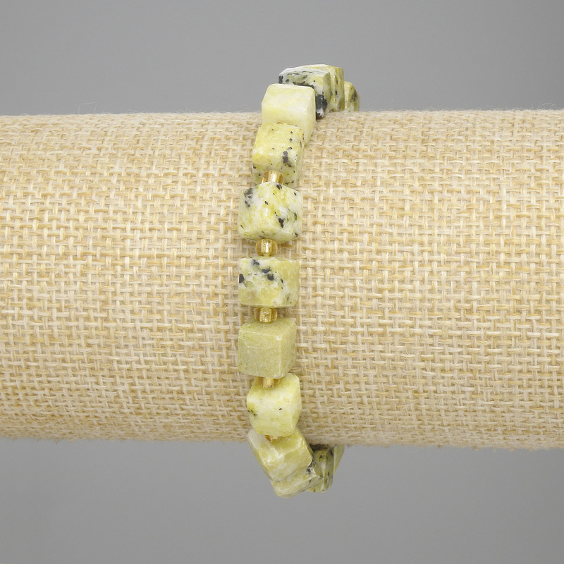 Jadeite Faceted Cube Bracelet 7x7 mm ±, Seed Beads 3 mm ±, Length 18 cm ±, Elastic