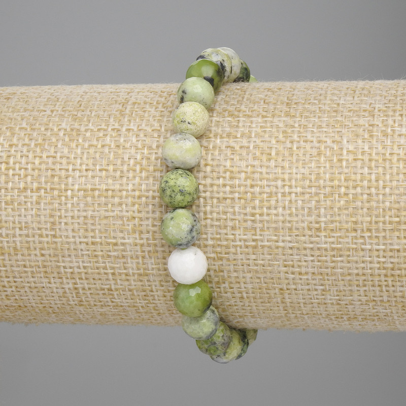 Jadeite Bracelet with Faceted Beads, 8 mm Diameter, 18 cm Length, Stretch
