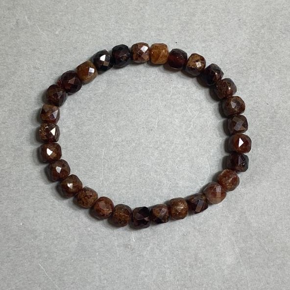 Goshenite Bracelet with Faceted Cubes 6x6 mm, Length 18 cm ±, Stretch
