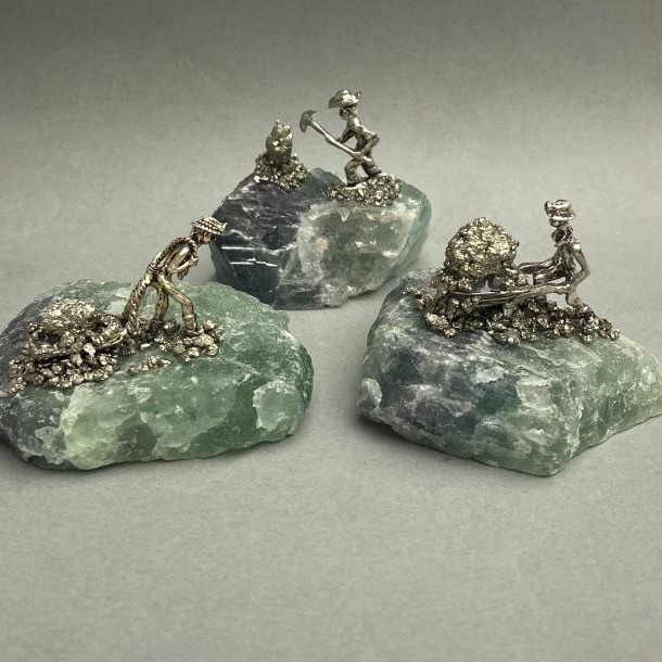 Prospectors' Souvenir (various figures) Natural fluorite stone 40–55 × 40–50 mm ± assorted sizes