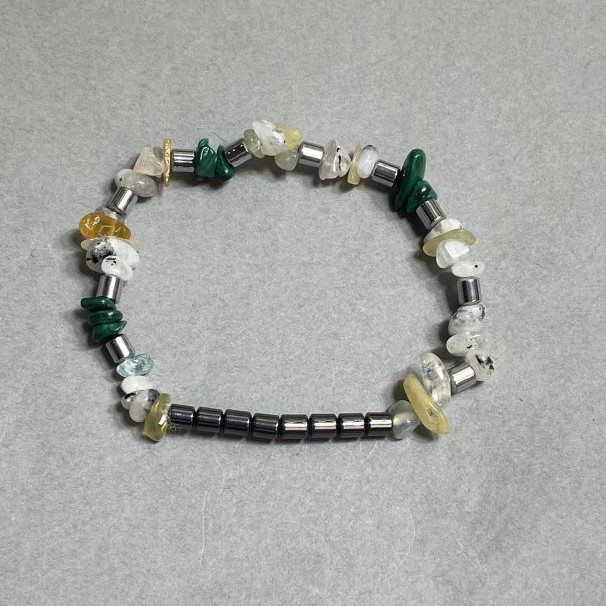 Bracelet Assortment Chips 6-8 x 2-4 mm ±, Hematite Cylinders 6 x 4 mm ±, Length 18 cm ±, Stretch