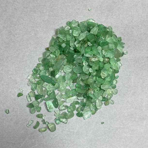 Natural nephrite chip, undrilled, 3–8×3–4 mm ± (per 100 g ±)