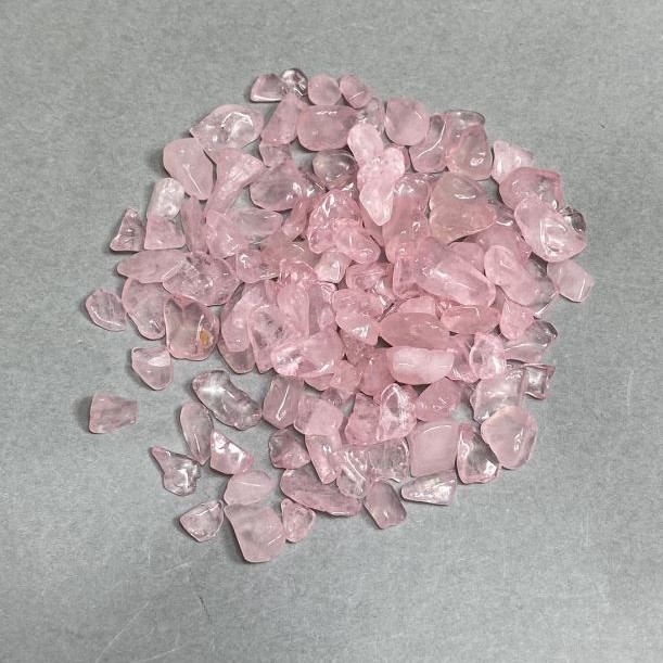 Rose quartz chip without hole 6-16×4-8 mm ± (per 100 g ±)