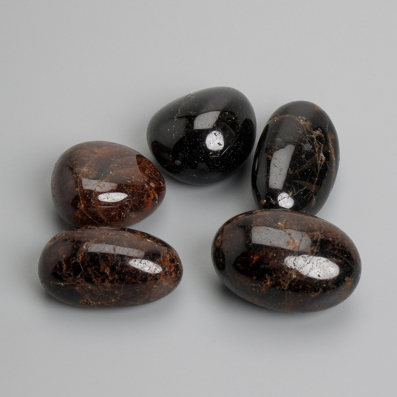 Garnet tumbled souvenir stone 23-30×15-21 mm ± packaged 100 g (Price per 100 g)