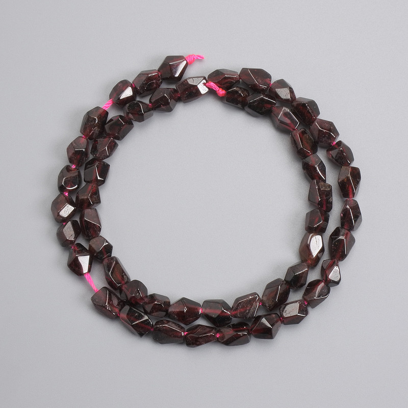 Garnet faceted beads 6–8 mm, 5x5-6 mm, 5 mm ±, length 39 cm ± on thread