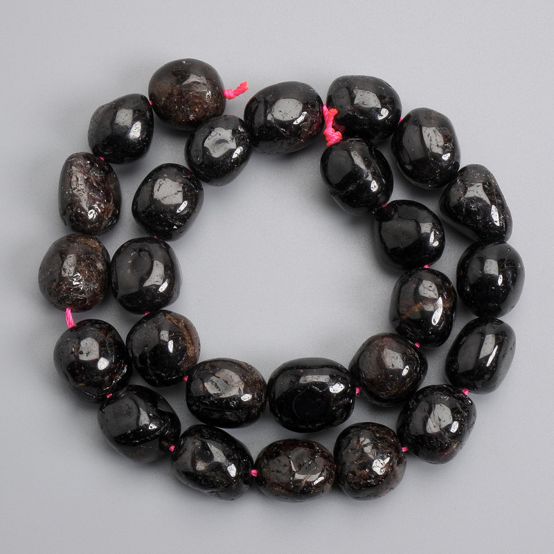 Garnet faceted beads 15–18×11–13 mm ±, length 38 cm ± on thread