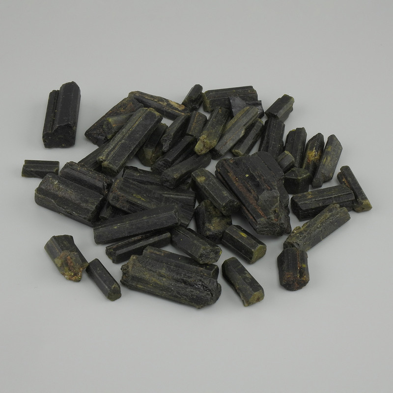Decorative interior stone, unpolished green tourmaline (epidote) cut 10-28×5-9 mm ± (assorted sizes) (per 100 g ±)
