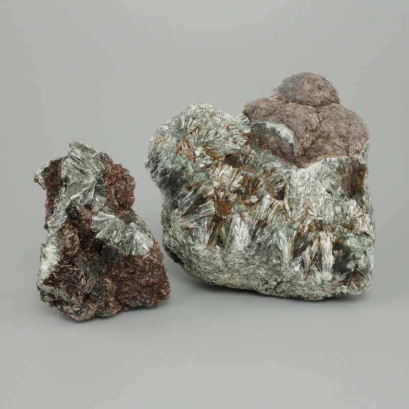 Unpolished Seraphinite decorative stone for interior use, 65-95×70-95×40-60 mm ± (assorted sizes) (per 100 g ±)