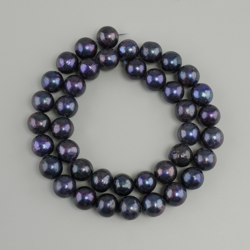 Freshwater pearl beads, graphite with iridescence (peacock black), diameter 9.5–10 mm, length 38 cm ± on thread