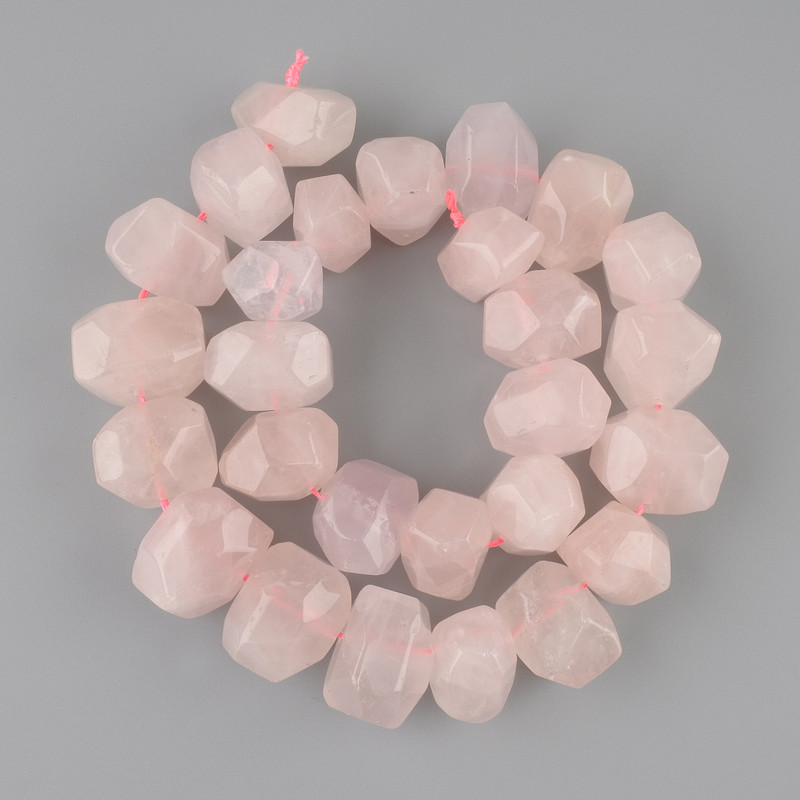 Beads of rose quartz, faceted, 12–16.5×17–19 mm, on thread, length about 38 cm