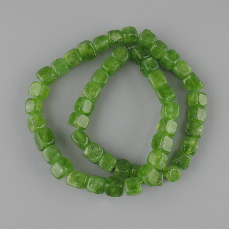 Peridot cube beads 7–9 mm, 5×7–9, 5 mm ±, length 39 cm ± on thread
