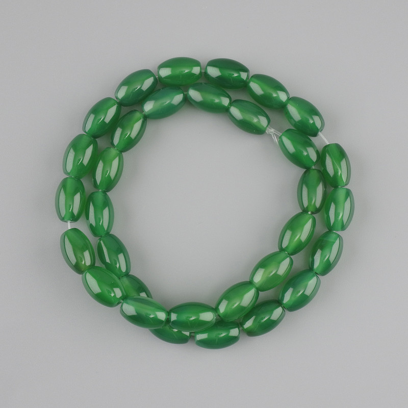 Grain-shaped chrysoprase beads, 12x7 mm, 5-8 mm ±, 38 cm length on thread