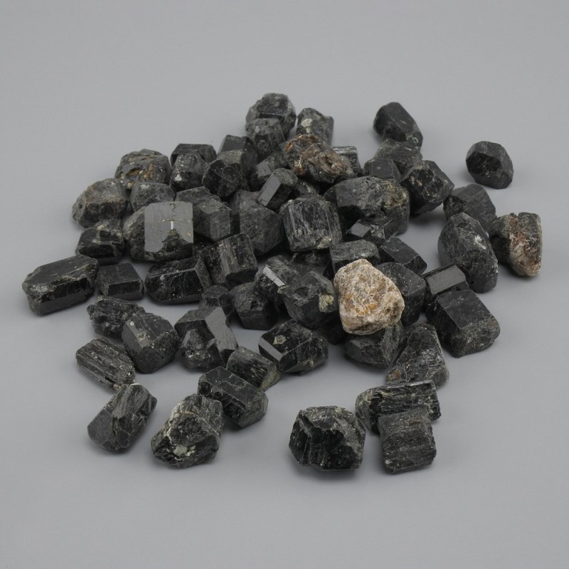 Natural Tourmaline Shorl stone, diameter 8-14×6-12×6-10 mm (assorted sizes) (Price per 100 g)