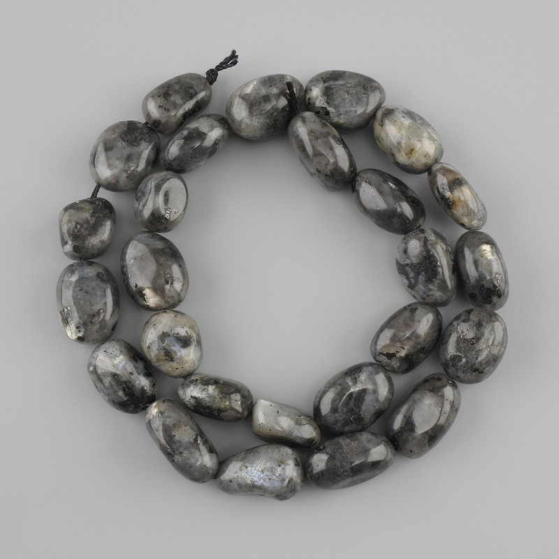 Larvikite beads, tumbled, diameter 13–16×10–12.5 mm, 5 mm ±, length 39 cm ±, on thread