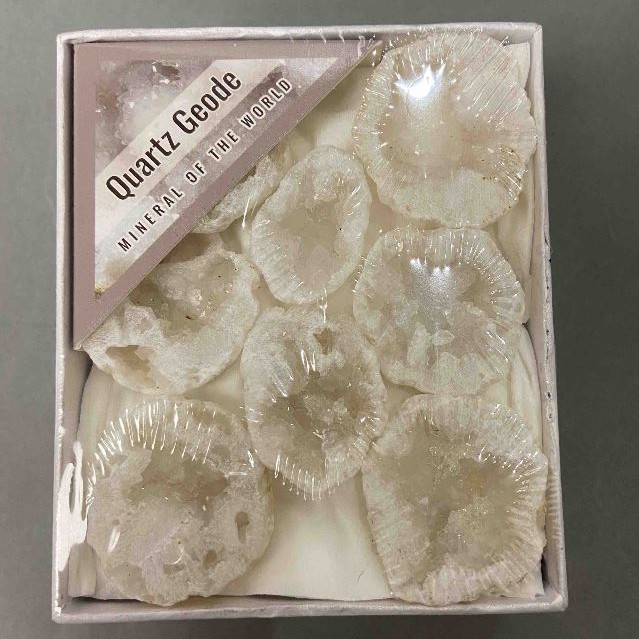 Souvenir Quartz Geode Assortment, sizes (price per box) 9.5×8 cm+