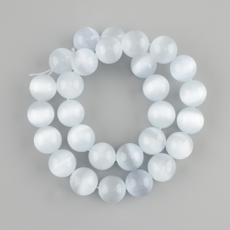 Cat's Eye Beads, Smooth Round, Diameter 13.5–14 mm, Length 37 cm on beading thread