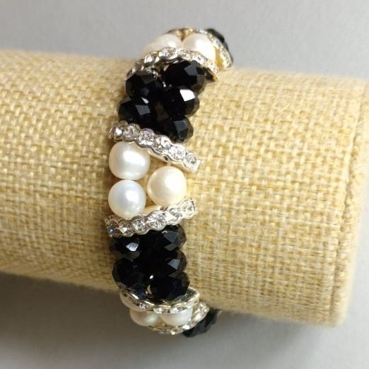 Bracelet with Freshwater Pearls and Czech Crystal, length 18 cm +/- stretch