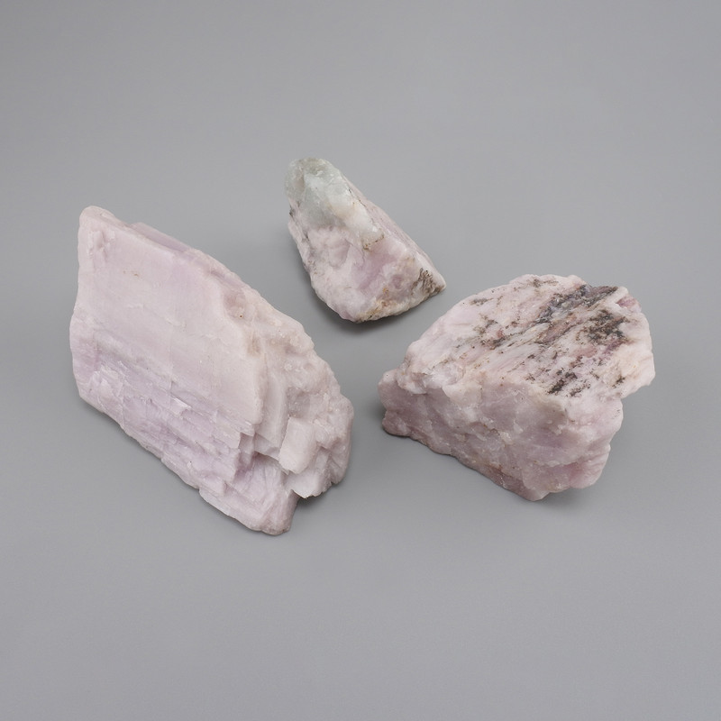 Kunzite natural unpolished stone, dimensions 58×70×40–48 mm ± (assorted sizes) (Price per 100 g)