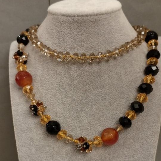 Long necklace made of Czech crystal and agate