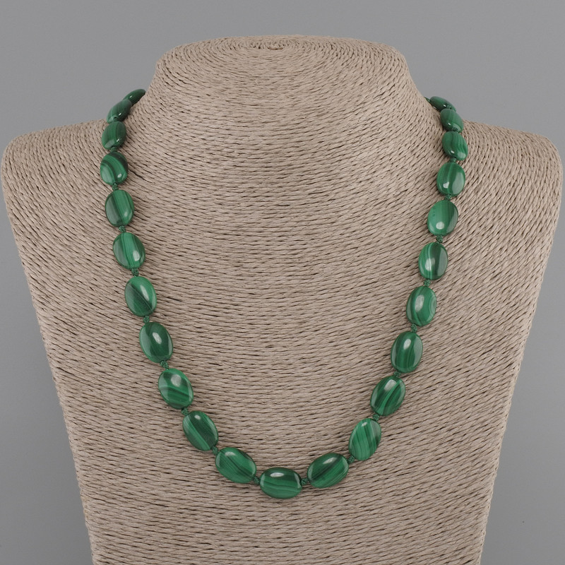 Malachite necklace oval 14x10 mm ±, length 45 cm ± with clasp
