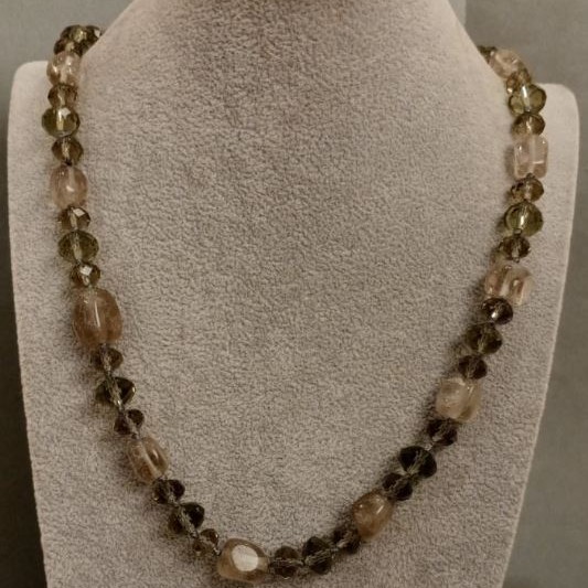 Necklace of tinted quartz and Czech crystal, length 84 cm+