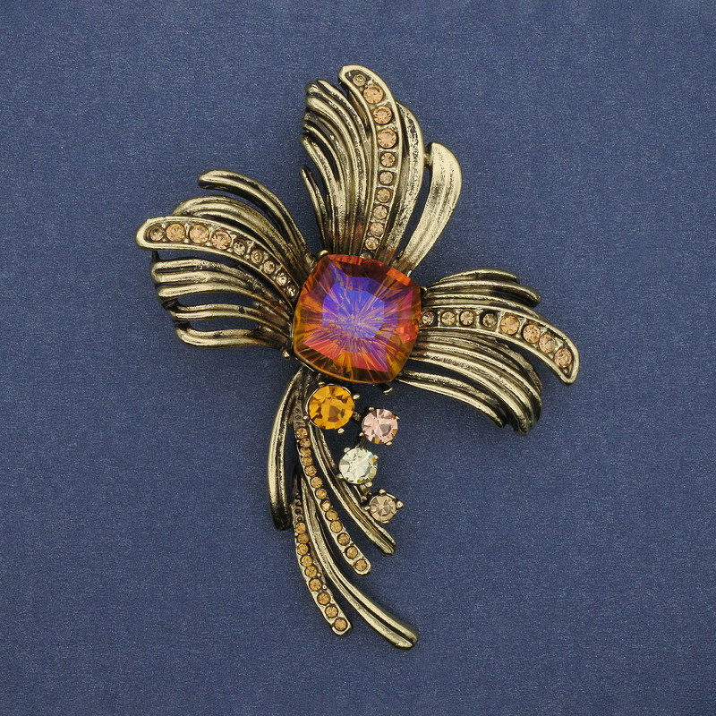 Accent Brooch with Crystal Rhinestones on Gold-tone Metal 70×53 mm+