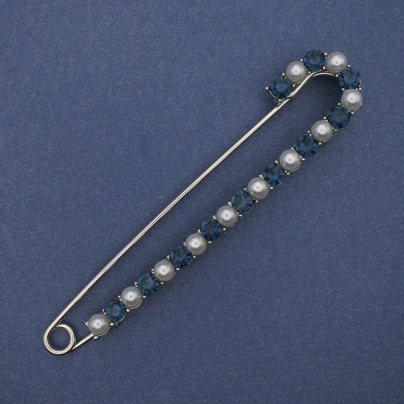 Brooch pin with Majorca pearls and crystals