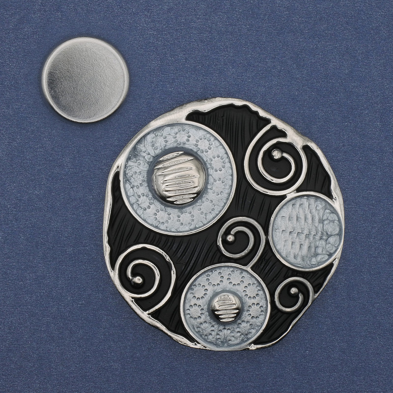 Magnetic Brooch 'Accent' Enamel on Silver-tone Metal 45mm+