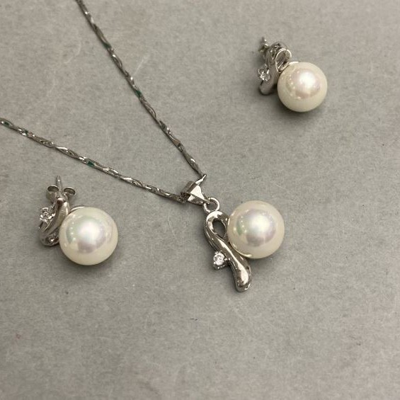 Mallorca Pendant on a 40 cm Chain (+/-) and Mallorca Stud Earrings Set