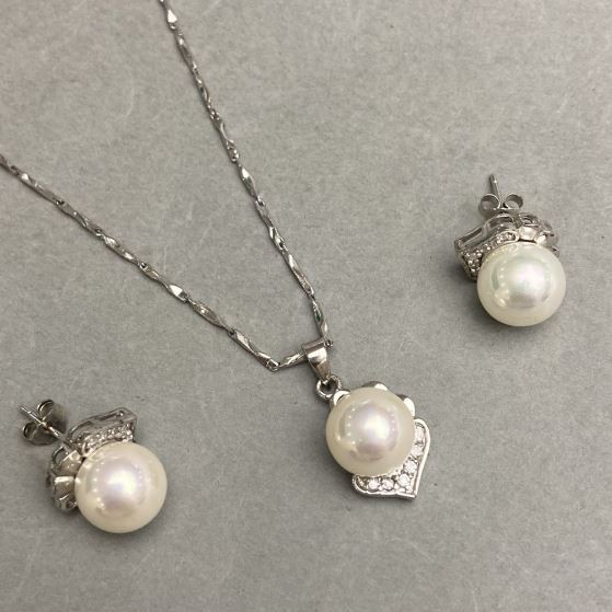 Mallorca Pendant on a 40 cm Chain and Mallorca Stud Earrings Set