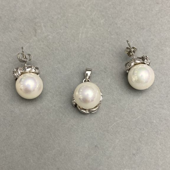 Mallorca Pendant and Stud Earrings Set