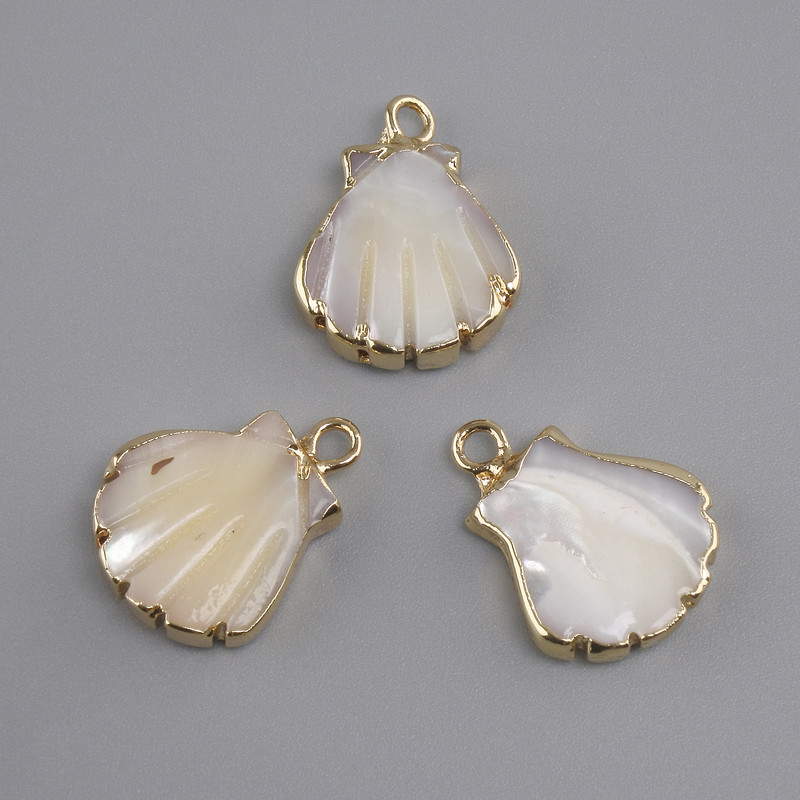 Pendant Mother-of-Pearl Shell in Setting, Diameter 17×13 mm+