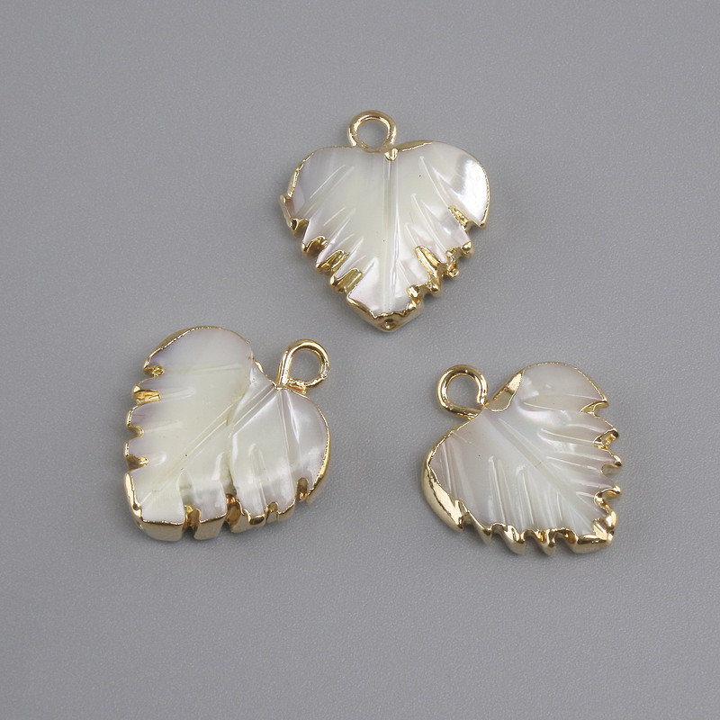 Pendant with Mother-of-Pearl Leaf in Bezel, 16×14 mm+