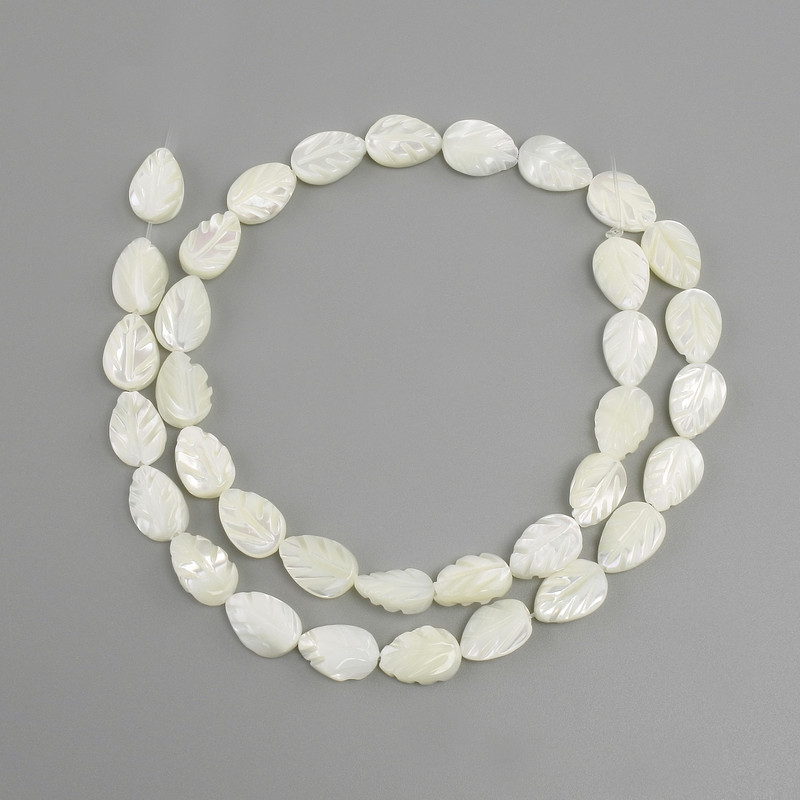 Mother-of-pearl leaf-shaped beads, diameter 12x8 mm, length 41 cm+- on thread