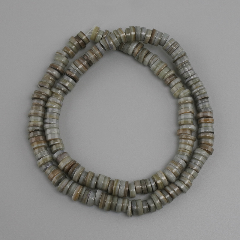 Skafarka shell rondelle beads, diameter 5–6×1.5–2 mm, length approximately 38 cm on beading thread