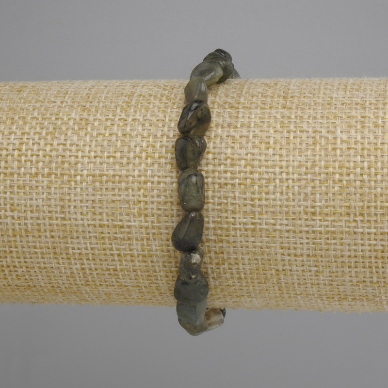 Labradorite tumbled beads bracelet, diameter 7–9×5–7 mm, 5 mm +/-; length 18 cm +/- stretch