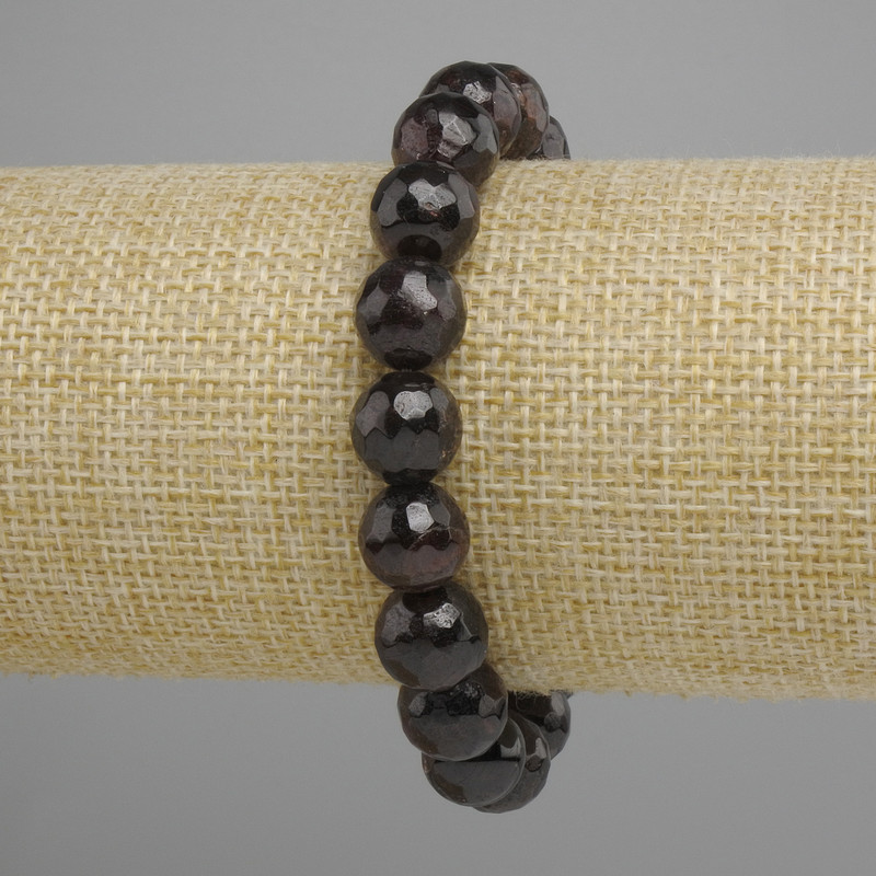 Garnet bracelet with faceted beads, diameter 10.5 mm ±, length 18 cm ±, stretch bracelet