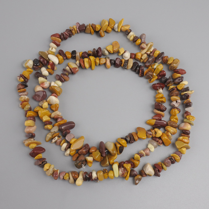 Mookaite Jasper chip beads, diameter 5-12×1.5 mm, length 78 mm ± on thread