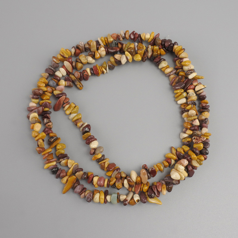 Mookaite Jasper Chip Beads, diameter 6-9×1-3 mm, length 78 mm on thread