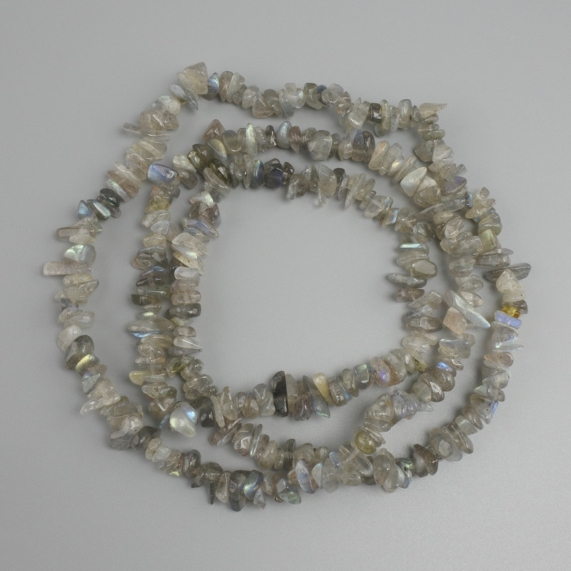Labradorite chips beads, diameter 6–11×3–6 mm, length 78 mm ±, on a fishing line