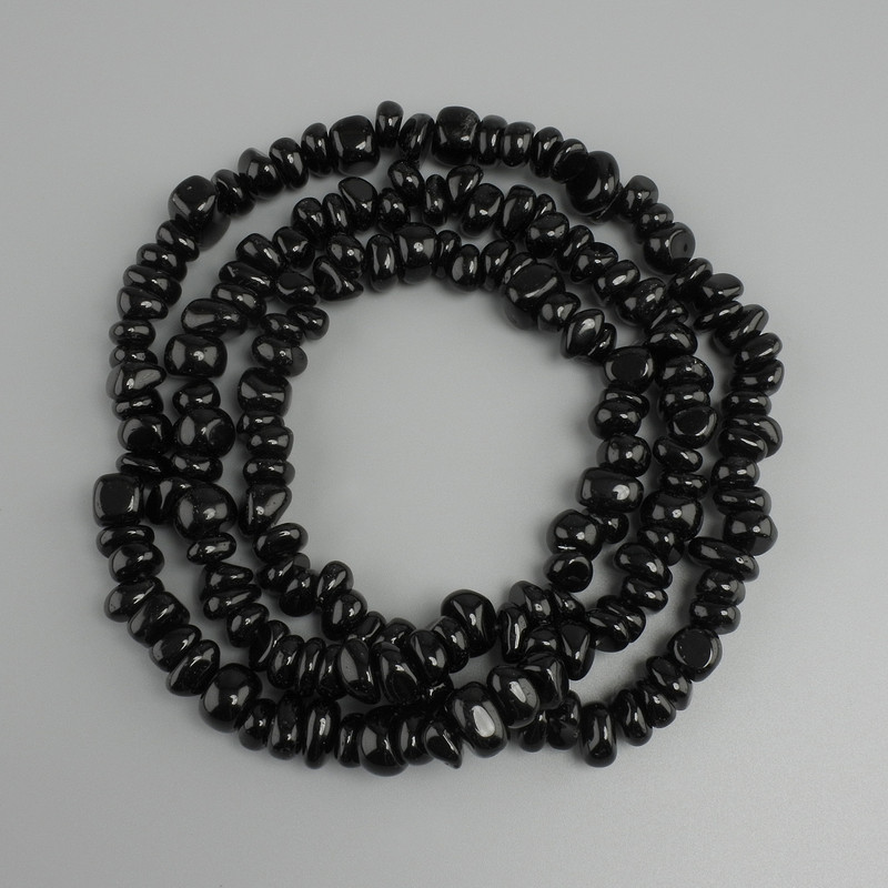 Agate chip beads, diameter 9–12×5 mm, 5 mm ±, length approximately 80 cm on beading thread