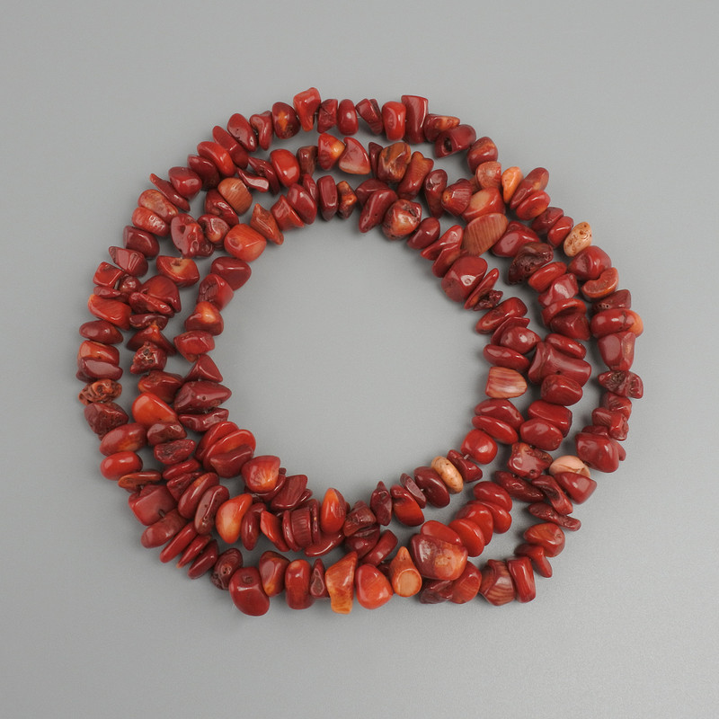 Coral chip beads, diameter 8-10×3-8 mm, length 80 m± on thread