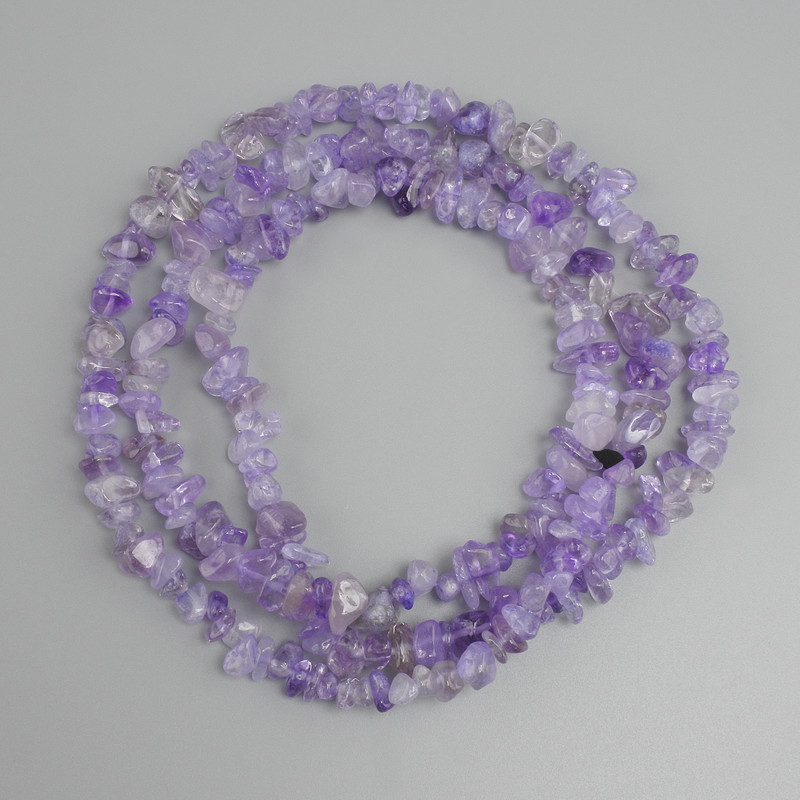 Amethyst chip beads, diameter 6–11×2 mm, 5–6 mm ±, length 80 cm ± on beading thread