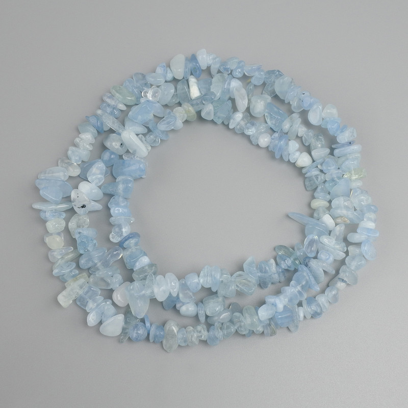 Aquamarine chip beads, diameter 7-15×3-9 mm, length 76 cm on thread
