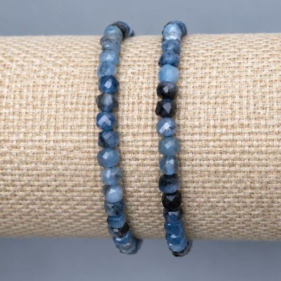 Kyanite bracelet, faceted cube, 4x4 mm, 18 cm length, stretch