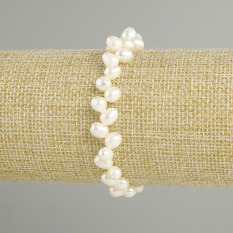 Bracelet with Freshwater Pearls, diameter 6–7×5 mm, length 18 cm, on elastic stretch base