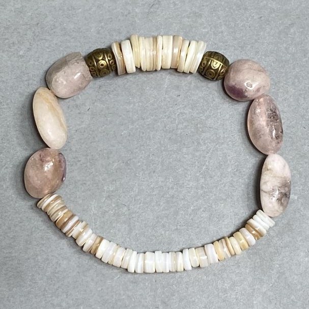 Bracelet Mother of Pearl Rondelle 10x2mm+- 5,5x2mm+- Quartz Tumbled 15x9mm+-, length 18cm +- Stretch