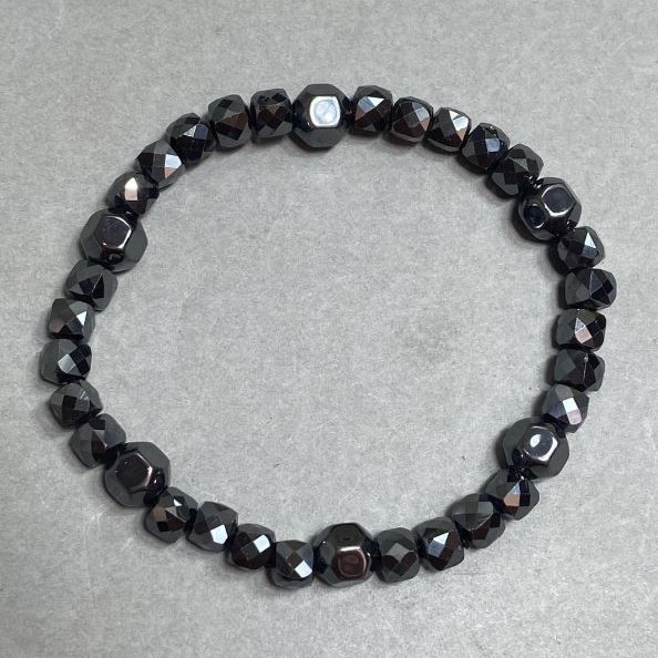 Hematite Bracelet Faceted Cube 5mm+-multifaceted 7mm+-, length 18cm +- stretch