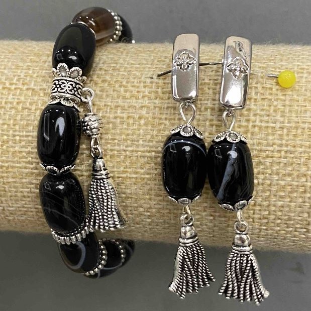 Set Bracelet and Earrings Agate Barrel 14x10mm ±, length 60mm ± with metal inserts, length 18cm ± stretch