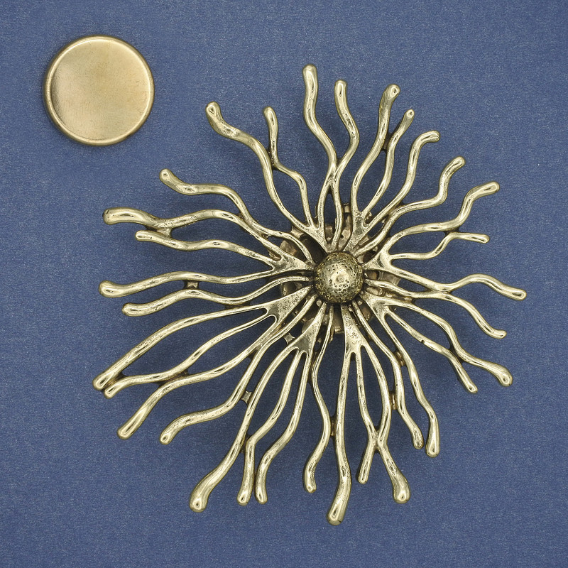 Magnetic Flower Brooch 75mm+ Golden Metal